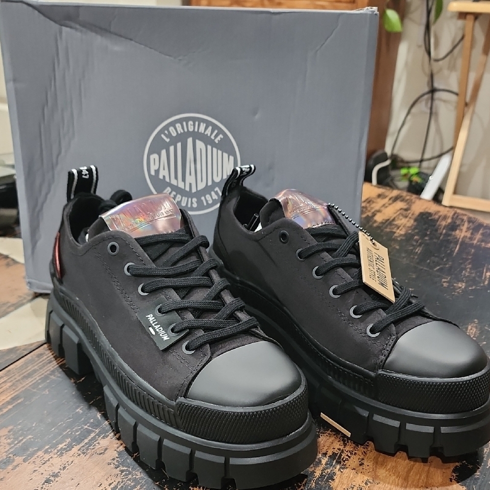 Palladium Revolt LO TX Black/Black Women's LOW Platform Shoe NEW IN BOX!